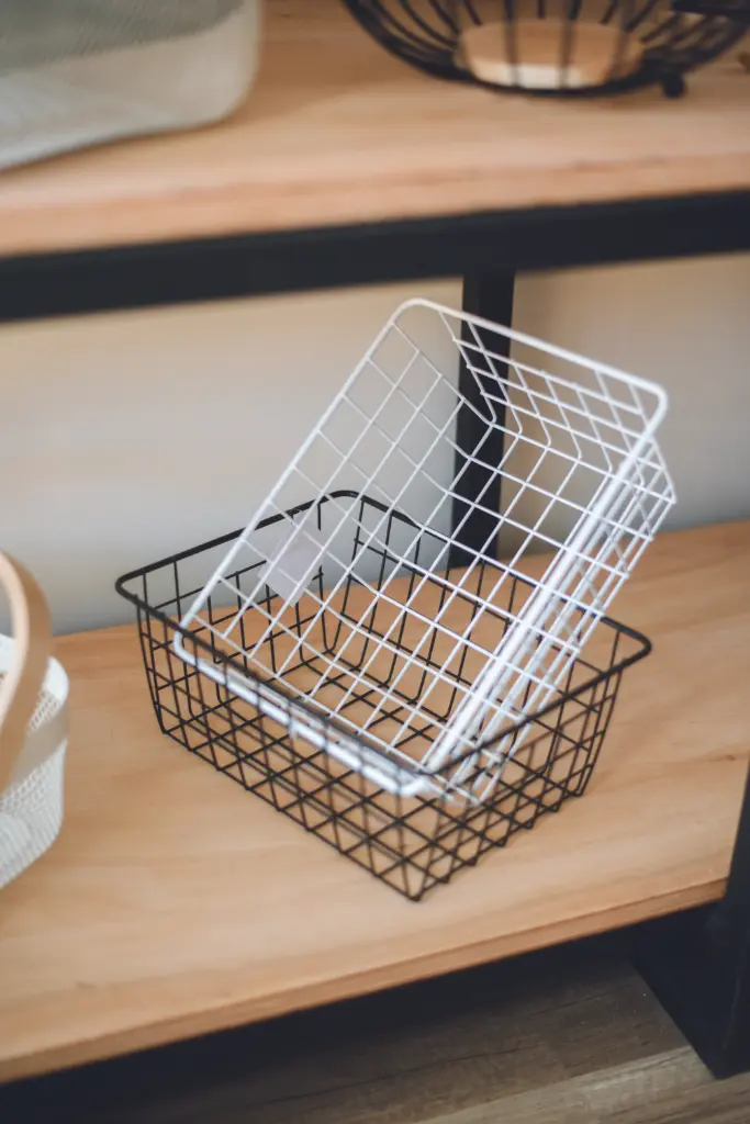 Canasto metal simple (Negro)
