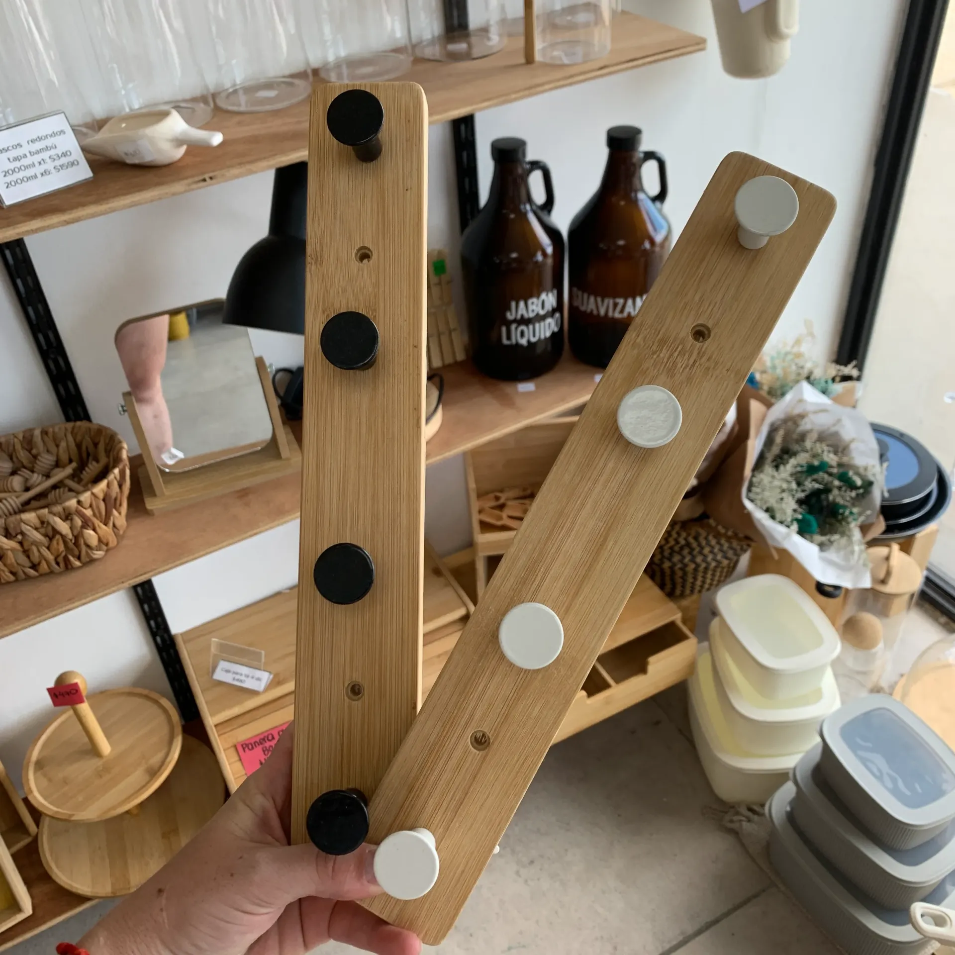 Perchero de bambú y metal (Negro)